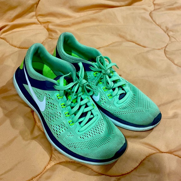Nike Shoes - Nike sneakers